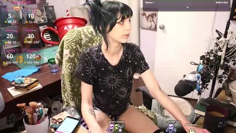Snapshot of lunasparkles chatting on February 18, 6:37 am ..LunaSparkles. online show from February 18, 6:37 am
