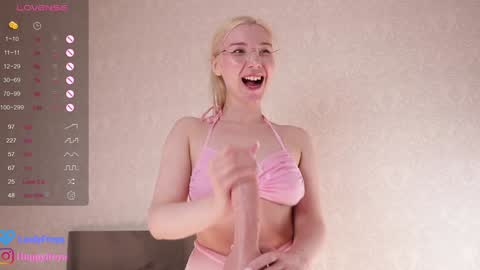 Snapshot of lusty_freya chatting on December 5, 11:55 am Freya online show from December 5, 11:55 am