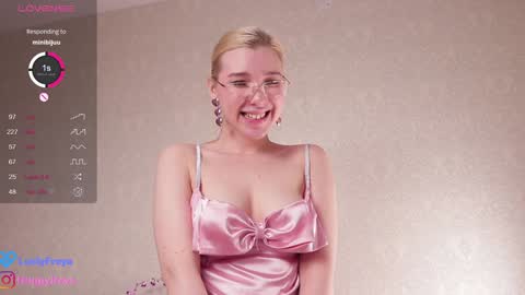Snapshot of lusty_freya chatting on January 8, 12:05 pm Freya online show from January 8, 12:05 pm