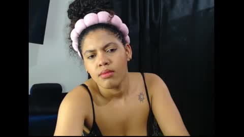 Snapshot of lylii_evans chatting on February 22, 2:06 am lylii_evans online show from February 22, 2:06 am