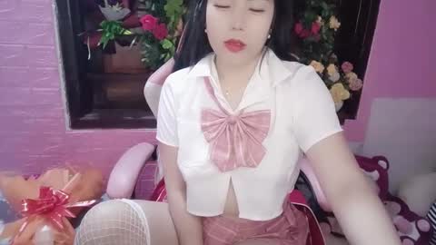 Snapshot of lyly_sweet97 chatting on February 25, 1:30 am lyly_sweet97 online show from February 25, 1:30 am