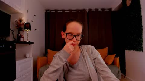 Sara online show from February 17, 10:38 pm