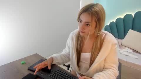 lysayrise online show from January 25, 4:24 pm