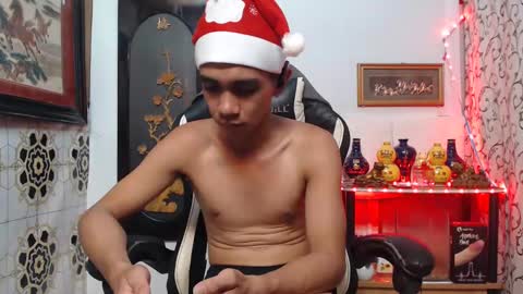 Snapshot of lyubovmoya3 chatting on December 15, 9:56 am SWEETPINOY online show from December 15, 9:56 am