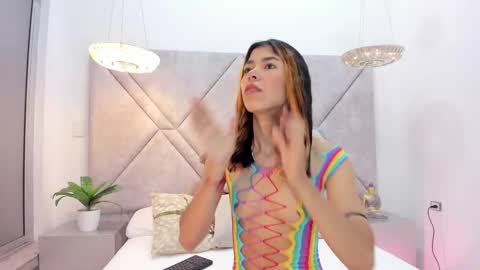 Lyxi online show from March 2, 11:39 am