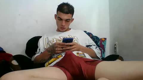Snapshot of m0ntana777 chatting on September 16, 10:39 am m0ntana777 online show from September 16, 10:39 am