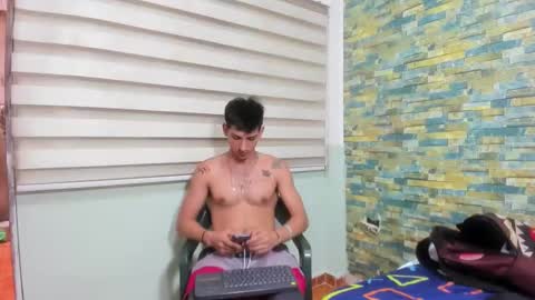 itgram pezlo josue online show from February 14, 2:23 pm