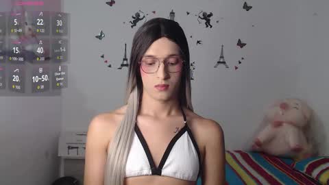 Snapshot of macarena_05_ chatting on September 18, 4:38 am macarena_05_ online show from September 18, 4:38 am