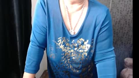 Snapshot of madam_sanjanne chatting on December 17, 12:01 am Madam Sanjanne online show from December 17, 12:01 am