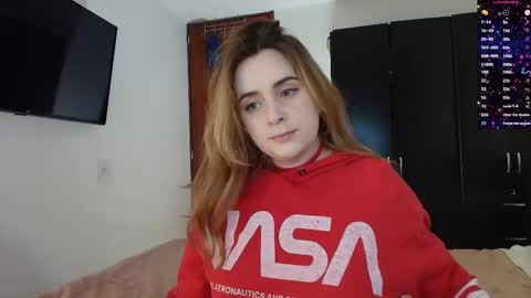 Snapshot of madelamee chatting on February 14, 10:58 pm madelamee online show from February 14, 10:58 pm