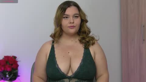 Snapshot of maggiedevon chatting on September 21, 7:34 am MaggieDevon online show from September 21, 7:34 am