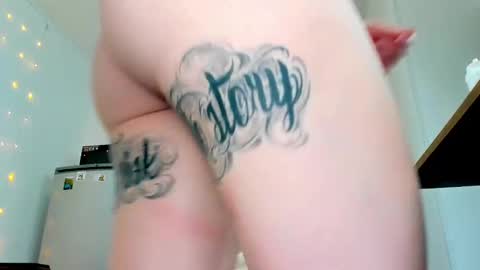 Snapshot of magic_alie chatting on December 13, 8:14 pm Magic Allie online show from December 13, 8:14 pm