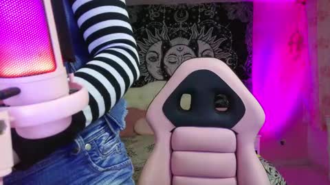 Snapshot of magic_clairewitch chatting on March 12, 1:47 am Claire online show from March 12, 1:47 am