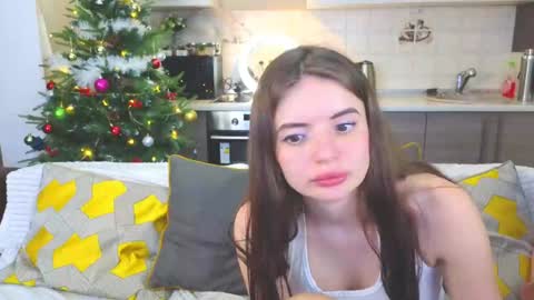 Snapshot of magical_mermaids chatting on December 24, 12:22 pm Alice online show from December 24, 12:22 pm