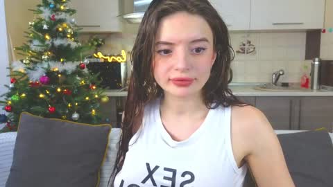 Snapshot of magical_mermaids chatting on December 25, 9:34 am Alice online show from December 25, 9:34 am