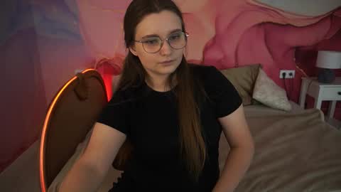 Snapshot of magicpeachhs chatting on September 22, 12:53 pm Emily online show from September 22, 12:53 pm