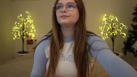 Snapshot of magicpeachhs chatting on January 16, 1:36 pm Emily online show from January 16, 1:36 pm