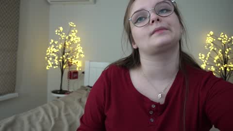 Snapshot of magicpeachhs chatting on January 13, 12:24 pm Emily online show from January 13, 12:24 pm