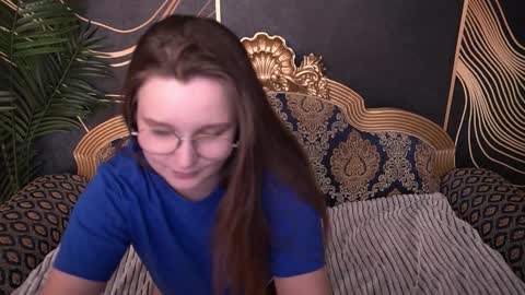 Snapshot of magicpeachhs chatting on September 13, 2:41 pm Emily online show from September 13, 2:41 pm