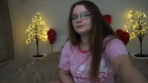 Snapshot of magicpeachhs chatting on February 28, 1:14 pm Emily online show from February 28, 1:14 pm