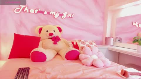Snapshot of maiia_cute chatting on February 28, 8:31 am Maiia Cute online show from February 28, 8:31 am