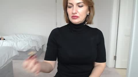 Snapshot of mallinia chatting on March 8, 3:02 pm mallinia online show from March 8, 3:02 pm