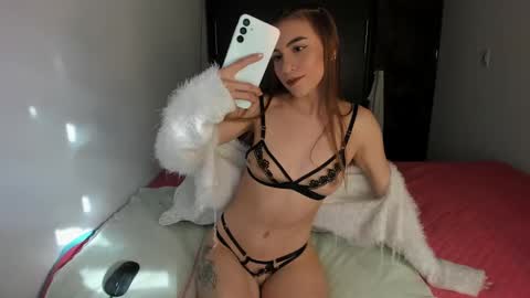 Snapshot of malucam_06 chatting on January 26, 9:40 pm instagram nueela online show from January 26, 9:40 pm
