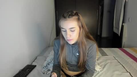 Snapshot of malucam_06 chatting on February 20, 11:54 pm instagram nueela online show from February 20, 11:54 pm