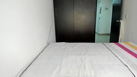 Snapshot of malucam_06 chatting on February 16, 8:11 pm instagram nueela online show from February 16, 8:11 pm