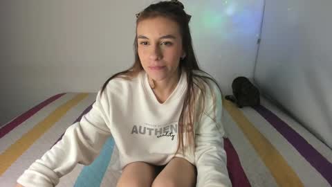 Snapshot of malucam_06 chatting on September 19, 10:57 pm instagram nueela online show from September 19, 10:57 pm