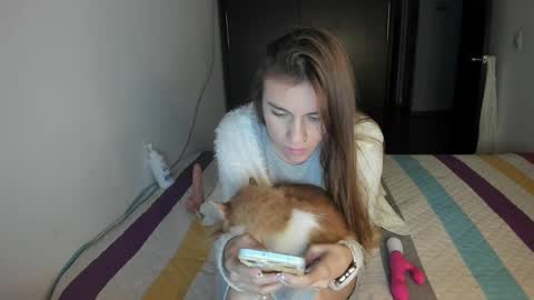 Snapshot of malucam_06 chatting on December 2, 11:35 pm instagram nueela online show from December 2, 11:35 pm