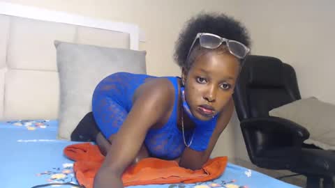 mamaa online show from February 11, 3:40 pm
