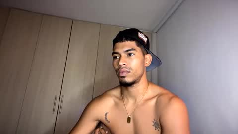 Snapshot of manuel__brown chatting on December 8, 9:35 am Manuel online show from December 8, 9:35 am