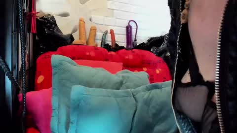 Snapshot of mara_mistresss chatting on March 1, 12:28 am Mara Mistress online show from March 1, 12:28 am