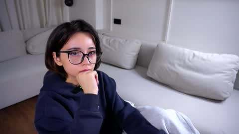 Melissa online show from September 13, 3:47 pm