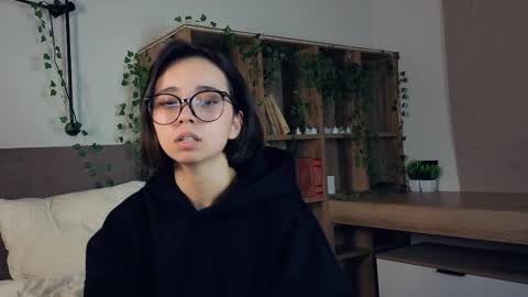 Melissa online show from September 21, 5:06 pm