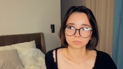 Melissa online show from September 18, 4:22 pm