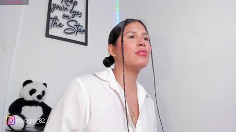 Snapshot of maragirl chatting on December 14, 8:40 pm Mara online show from December 14, 8:40 pm