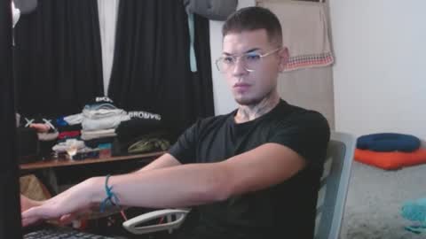 Snapshot of marcelo_m1lk chatting on September 13, 1:13 pm marcelo_m1lk online show from September 13, 1:13 pm