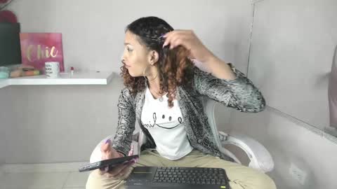 Snapshot of marfilastrom chatting on February 8, 6:12 am marfilastrom online show from February 8, 6:12 am