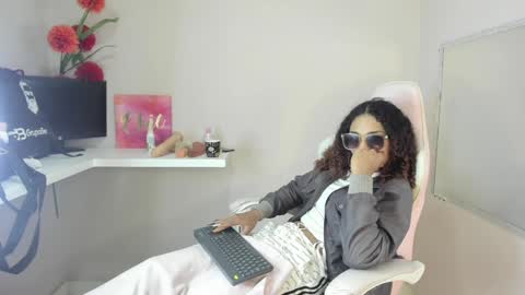 Snapshot of marfilastrom chatting on January 15, 10:17 am marfilastrom online show from January 15, 10:17 am