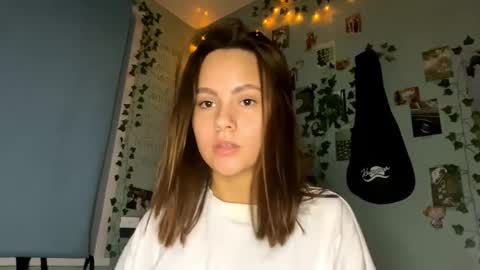 Mia online show from September 18, 4:44 pm