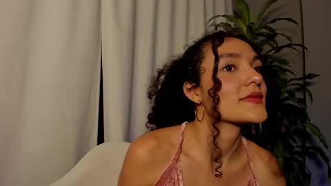 Snapshot of marian_skinny chatting on December 3, 10:01 pm Marian online show from December 3, 10:01 pm
