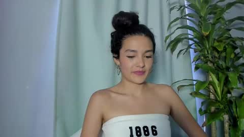 Snapshot of marian_skinny chatting on December 11, 5:47 pm Marian online show from December 11, 5:47 pm