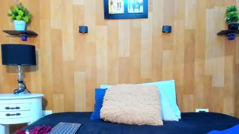Snapshot of mariana_aangel chatting on February 24, 7:09 pm Mariana Angel online show from February 24, 7:09 pm
