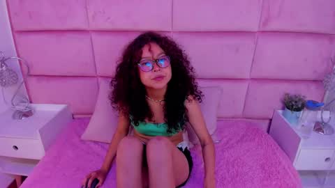 Snapshot of marianna_ray_ chatting on February 17, 12:27 pm marianna_ray_ online show from February 17, 12:27 pm
