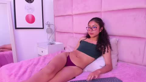Snapshot of marianna_ray_ chatting on February 20, 3:41 pm marianna_ray_ online show from February 20, 3:41 pm
