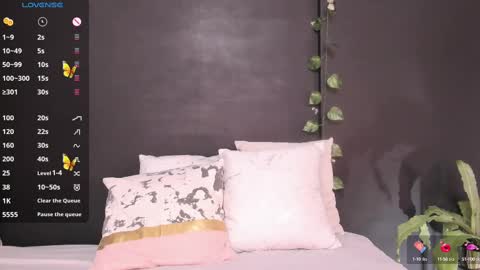 Snapshot of mariateresa11 chatting on February 23, 10:49 am Theressa online show from February 23, 10:49 am