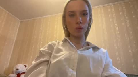 Snapshot of maribelchauhdrey chatting on September 9, 7:19 am Molly online show from September 9, 7:19 am