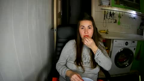 MarinettaQhot online show from December 26, 8:11 pm